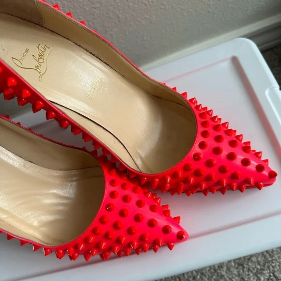 Christian Louboutin - Picture 2 of 8